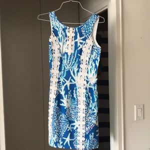 Cute Lily Pulitzer shift dress.